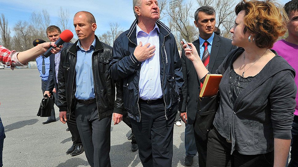 Масштабная антикоррупционная кампания может затронуть и астраханского градоначальника Михаила Столярова (в центре)