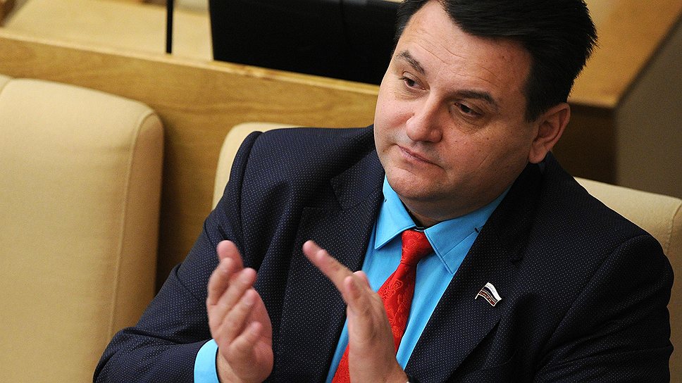 Депутат Михеев, неоднократно судившийся со СМИ, решил предложить 
еще один закон, ограничивающий их деятельность 