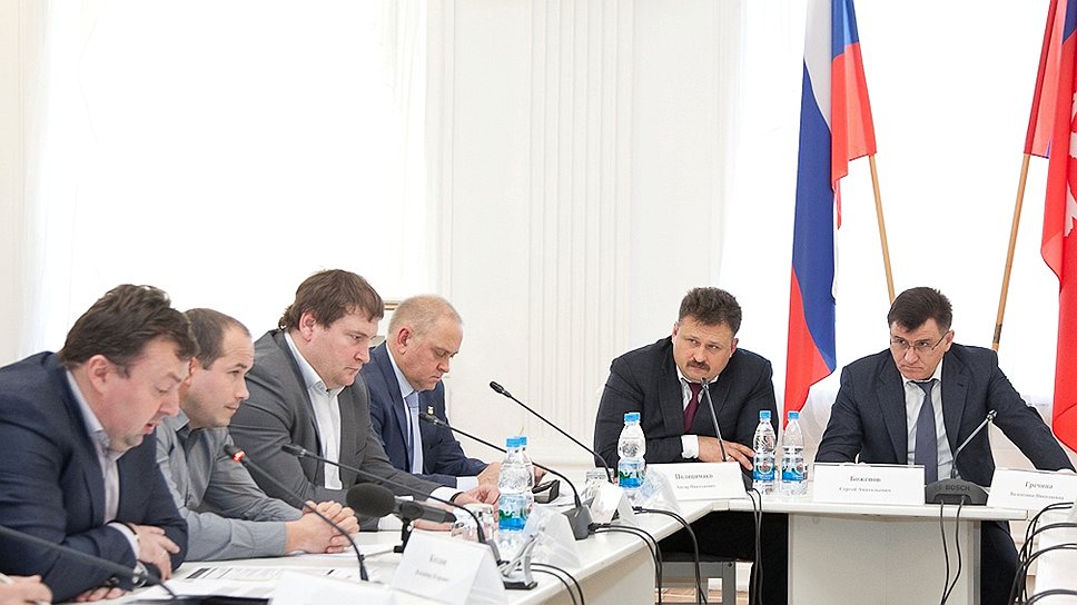 Губернатор Сергей Боженов на совещании в облправительстве предложил свой план разрешения кризиса в энергетике региона