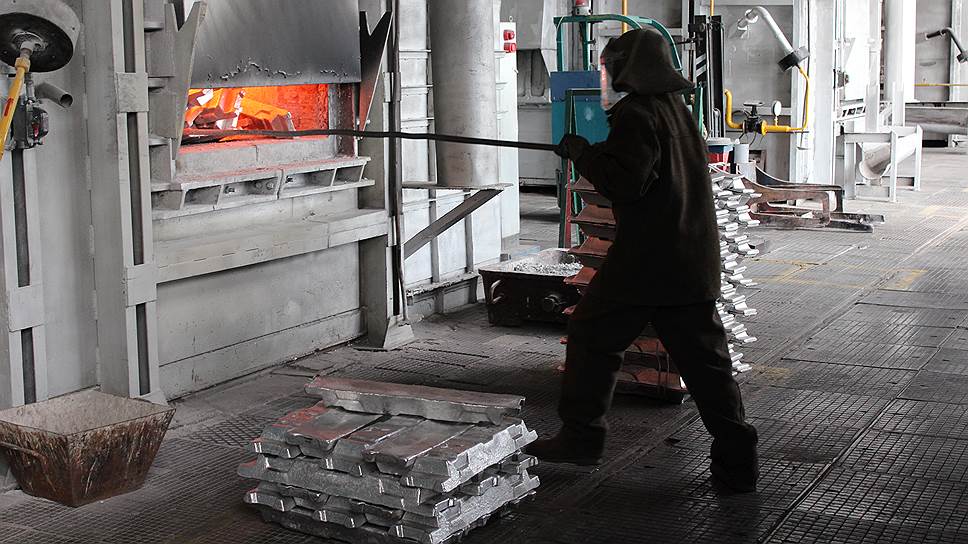 Волгоградский алюминиевый завод едва не остановил производство, но теперь стал одним из лидеров в области по инвестициям.