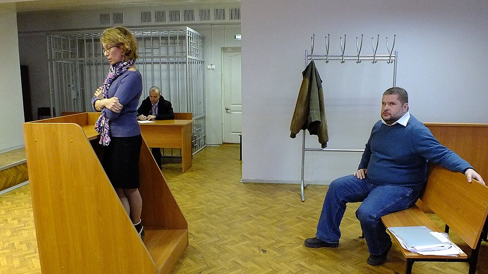 Александр Пирогов (справа) был арестован в зале суда 