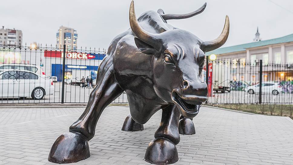 Зе бык киевская. Торремолинос статуя быка. Статуя быка в Воронеже. Станица Отрадная статуя быка.