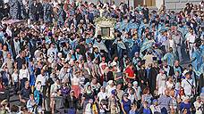 Более 42 тыс. курян поклонились православной святыне, привезенной из Нью-Йорка