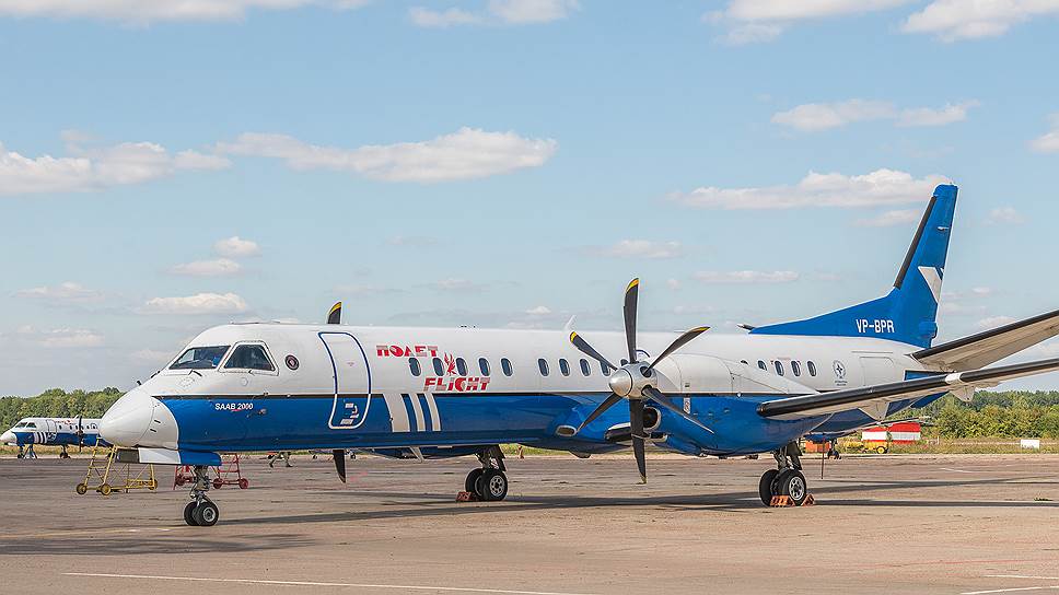 Самолет Saab-2000 авиакомпании «Полет» в Воронежском аэропорту.