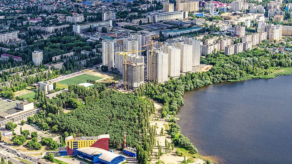 Территория будущего ледового дворца на левом берегу Воронежа 