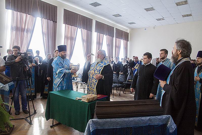 Митрополит Воронежский и Лискинский Сергий освятил новый корпус семинарии