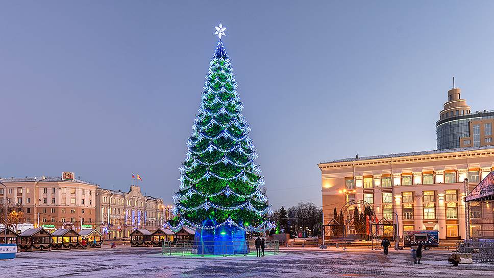 Елка на центральной площади Ленина в Воронеже