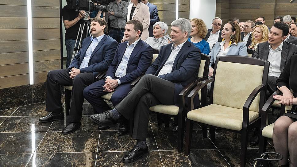 Евгений Юрченко (слева) начал общение с воронежскими инвесторами в статусе вице-губернатора