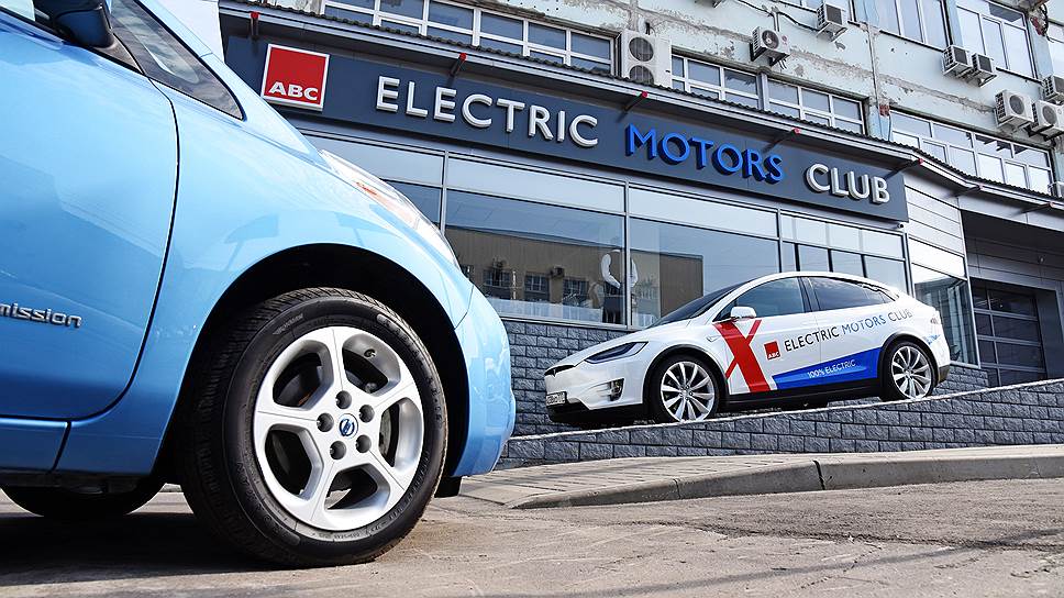 Как в Воронеже открылся первый салон Tesla