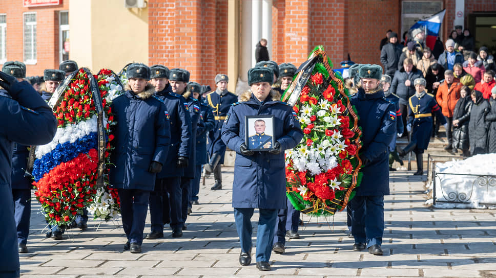 Воронежские военные простились с кавалером ордена Мужества Олегом Червовым