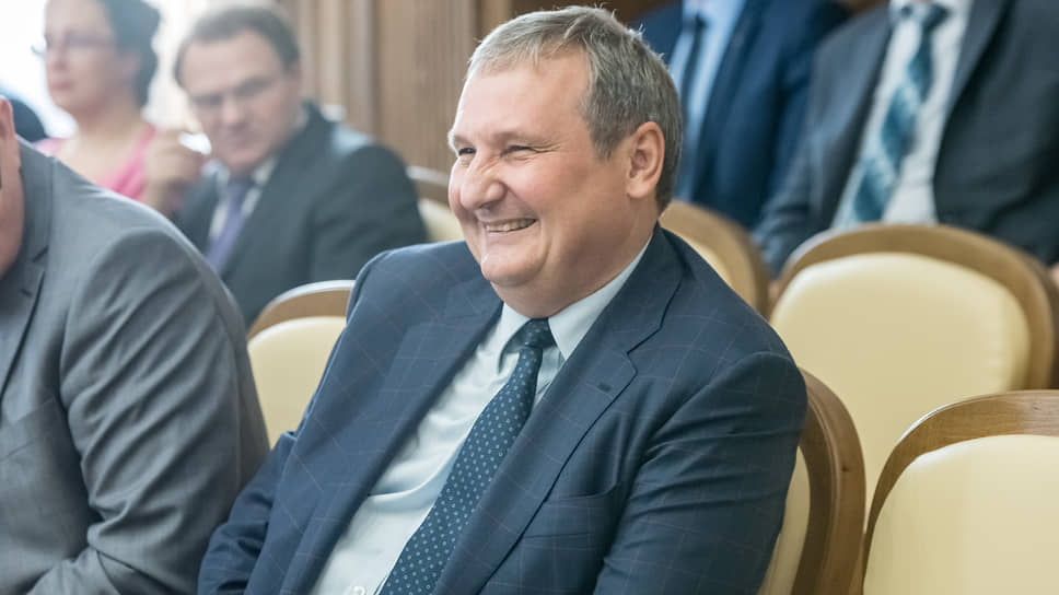 Бывший первый вице-губернатор Валерий Сергачев доказывает в суде, что не распространял «экстремистскую литературу»