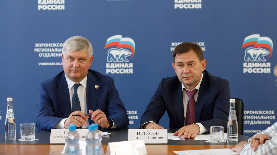 Александр Гусев (слева) заявил об участии в праймериз «Единой России» для выдвижения на выборы губернатора Воронежской области