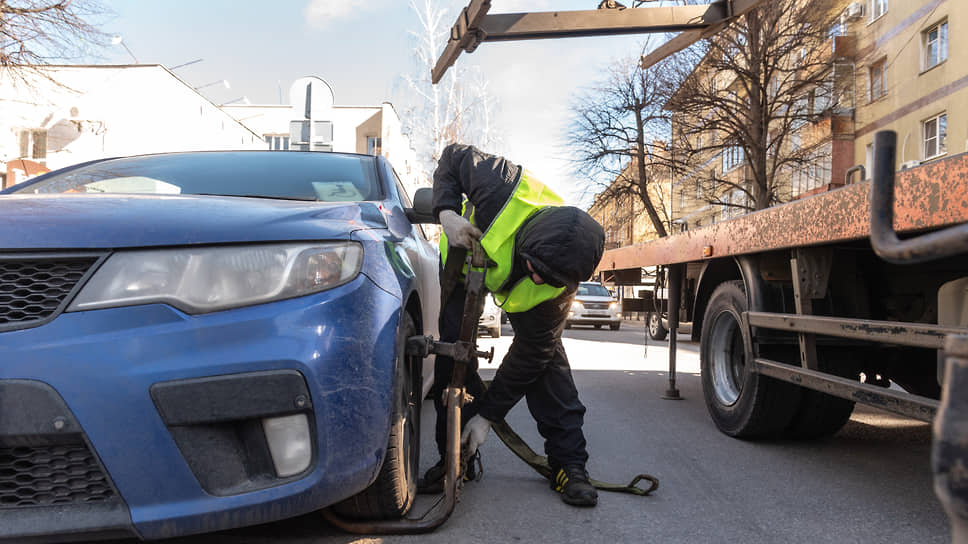 Воронежским властям пока не удается регламентировать эвакуацию автомобилей без номеров