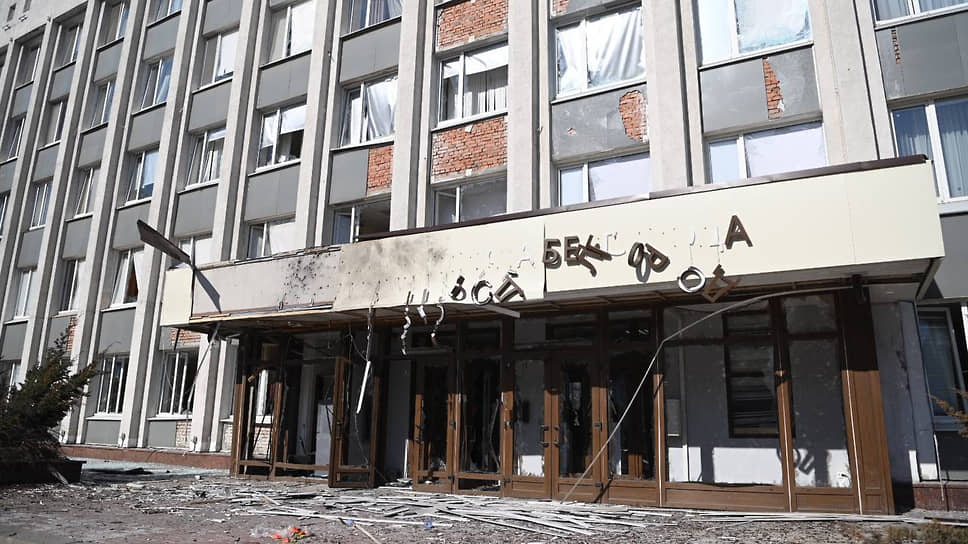 Беспилотник врезался в здание администрации Белгорода, ранения получили четыре человека