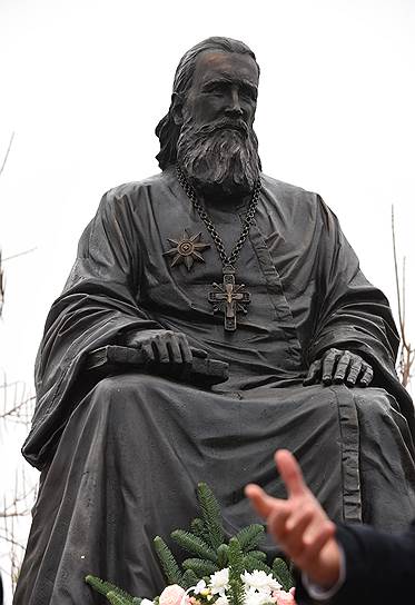 Открытие памятника Святому Иоанну Кронштадтскому на территории храма Святой блаженной Ксении Петербургской. 