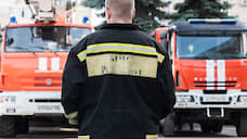 Спасатели тушат пожар в промышленном парке в Белгороде