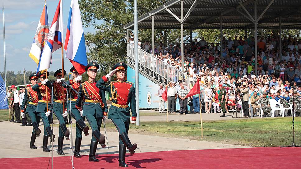 В конкурсе приняли участие команды вооруженных сил РФ, Народно-освободительной армии Китая (НОАК) и вооруженных сил Республики Беларусь