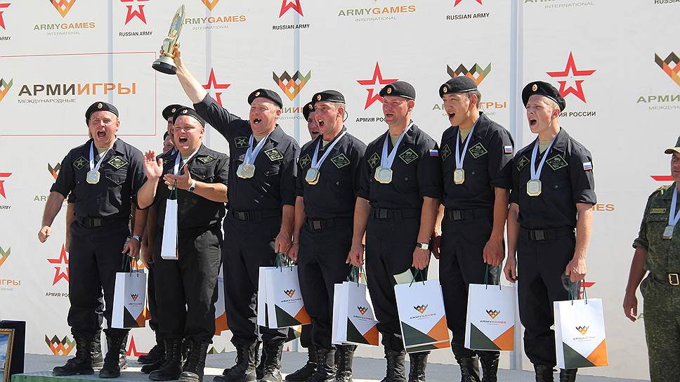 По итогам всего соревновательного дня команда вооруженных сил РФ заняла первое место. Сборная автомобилистов НОАК стала второй, вооруженных сил Беларуси – третьей