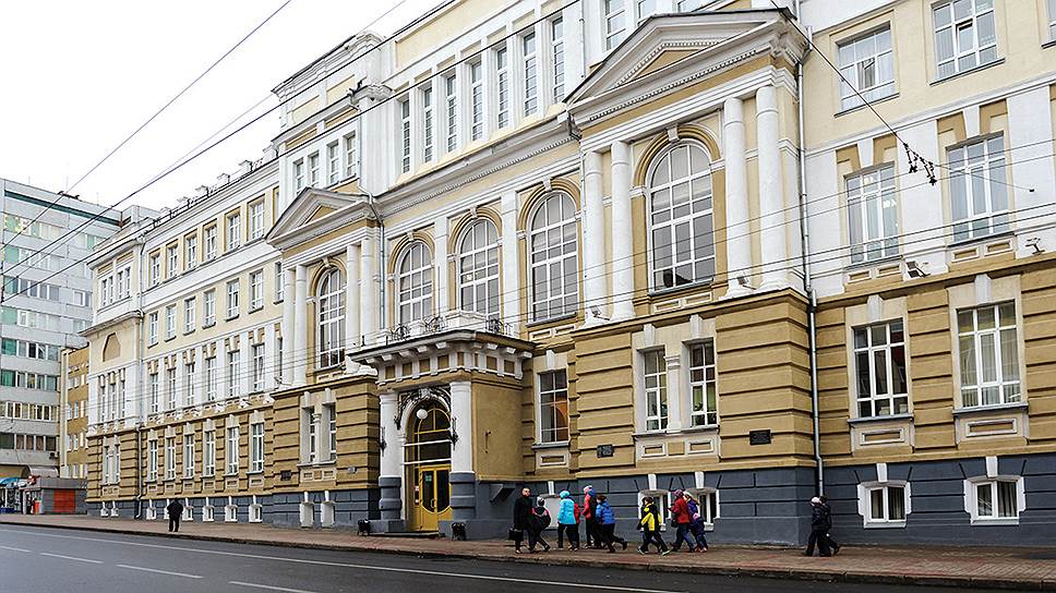 Бывшее здание Мариинской гимназии (ныне Курский государственный университет) на ул. Радищева