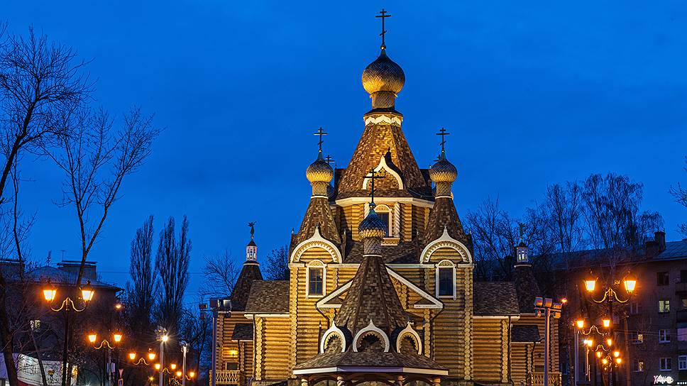 Церковь Вознесения Господня. Открыта в 2012 году, над ней работали архангельские и новгородские архитекторы.