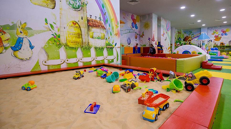 Детский центр МегаГРИННа рассчитан на разные возрасты, на фото - песочница для маленьких