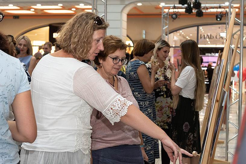 Впервые с момента запуска проекта «Галерея в “Галерее”» выставка посвящена промышленному предприятию – одному из крупнейших в Воронежской области.