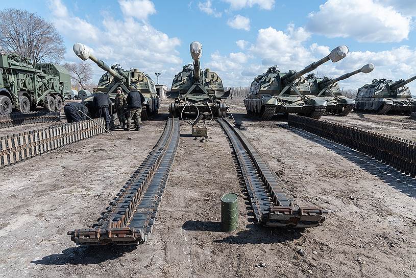 Гусеничная техника будет представлена на параде в Воронеже танками Т-72Б3 и модернизированными гаубицами &quot;Мста-СМ2&quot;
