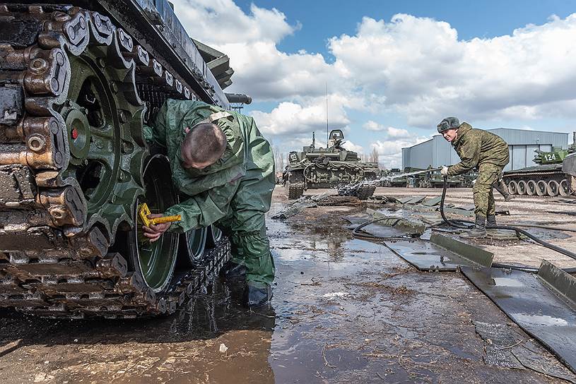 Подготовка боевой техники к параду велась на военном аэродроме «Балтимор» в Воронеже