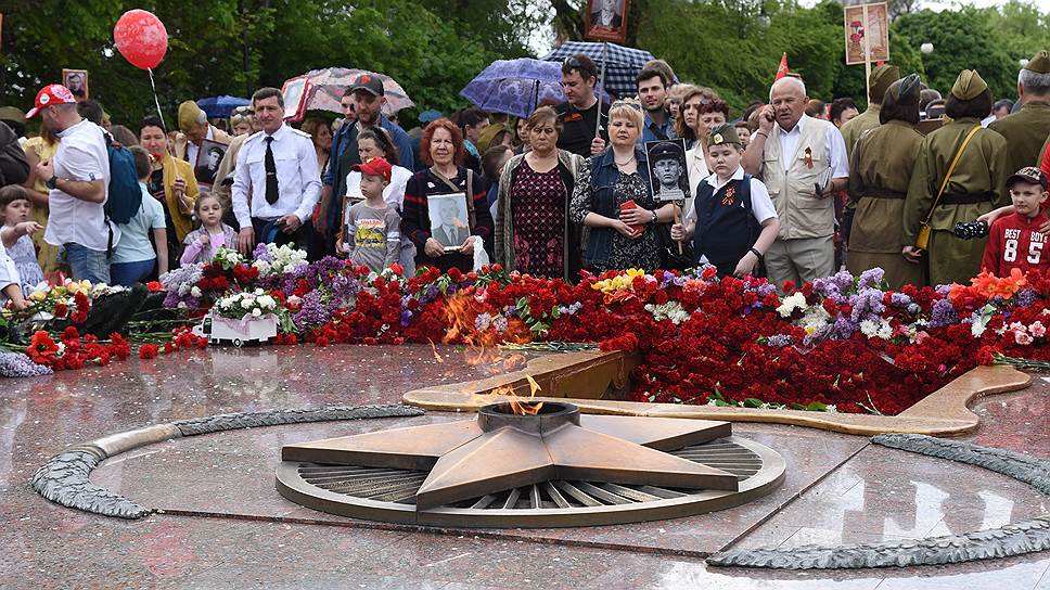 Празднование 74-й годовщины Победы в Великой Отечественной войне. Акция памяти на площади Победы
