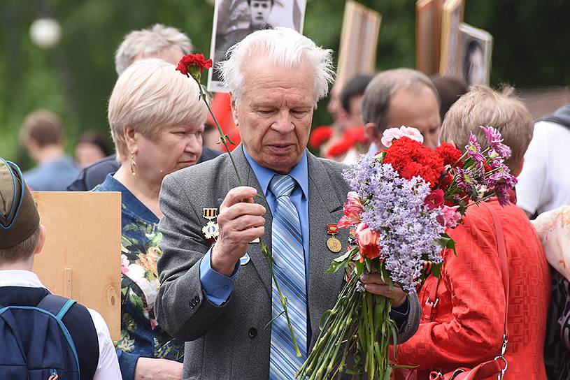 Празднование 74-й годовщины Победы в Великой Отечественной войне. Акция памяти на площади Победы