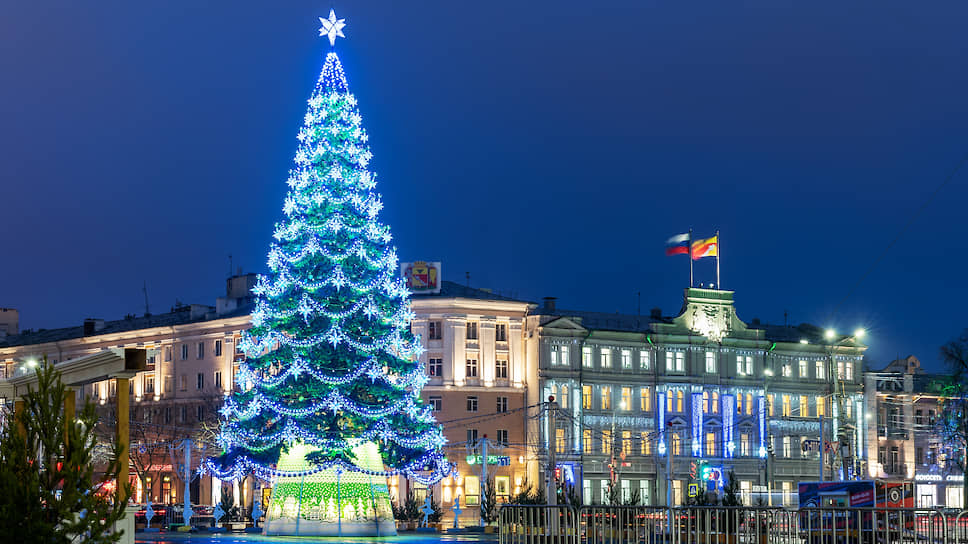 Новогодняя елка на площади Ленина в Воронеже