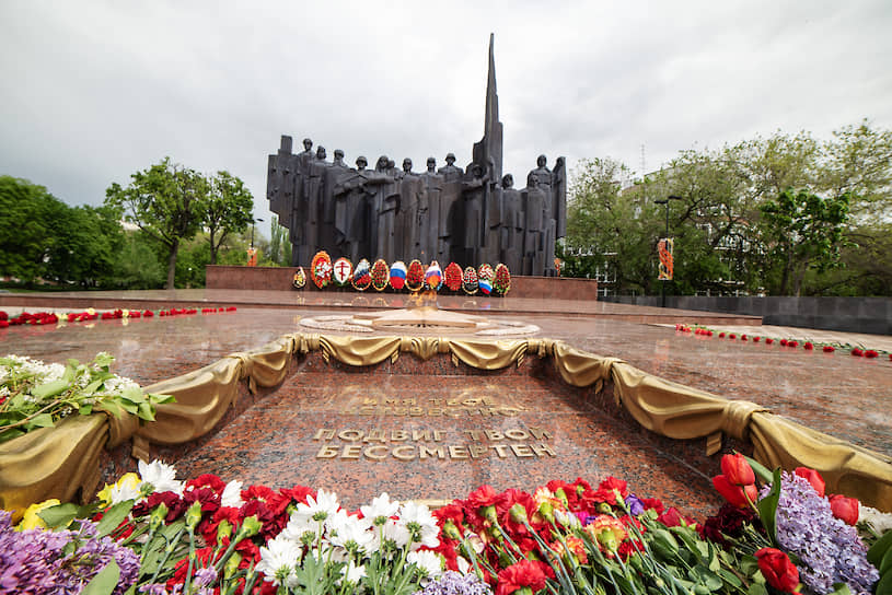 Празднование 75-ой годовщины Победы в Великой Отечественной войне. Обновленная площадь Победы.