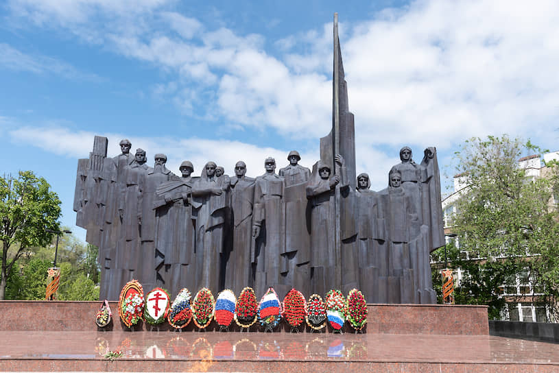 Празднование 75-ой годовщины Победы в Великой Отечественной войне. Обновленная площадь Победы.