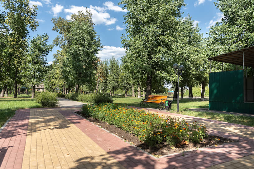 Сквер «Молодежный» в плодосовхозе Новоусманский был реконструирован за 5,5 млн руб. в 2018 году.