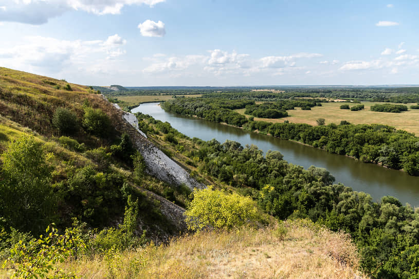 Меловые горы вдоль реки Дон в селе Коротояк Острогожского района