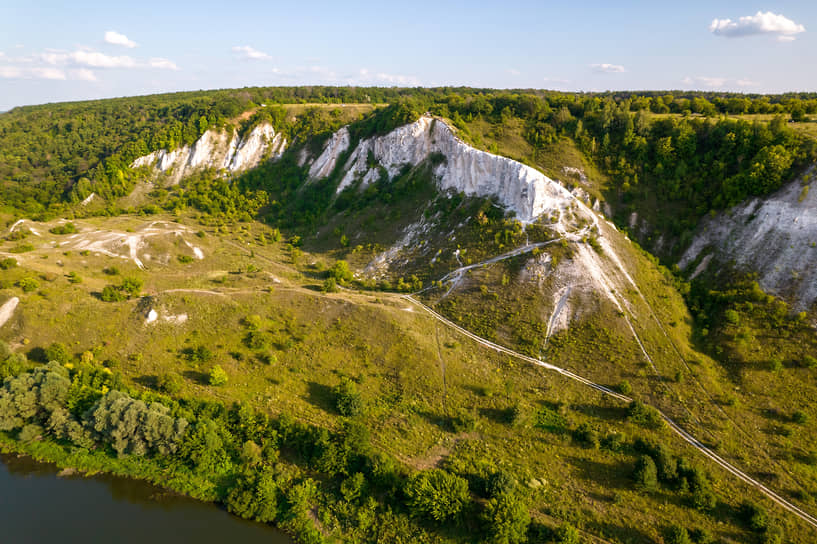 Меловые горы вдоль реки Дон в селе Сторожевое Острогожского района