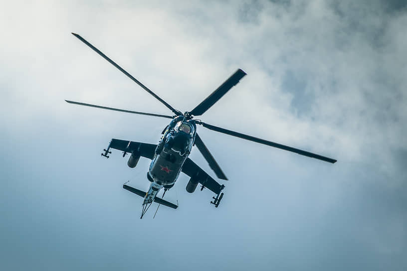 Ударный вертолет Ми-24 над воронежским полигоном «Погоново», 2013 год