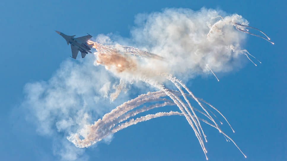Истребитель Су-30СМ на международном конкурсе «Авиадартс» под Воронежем. 2014 год