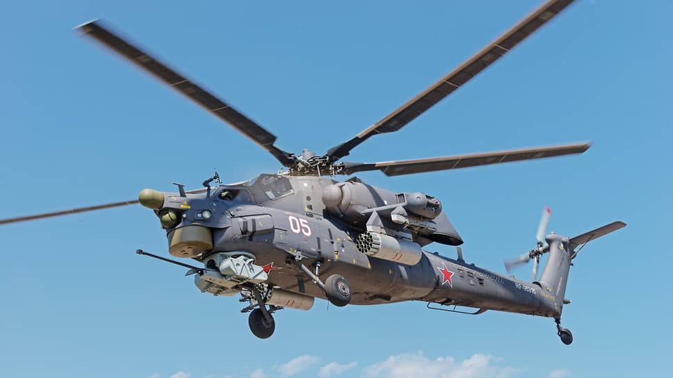 Ударный вертолет Ми-28Н в небе Черноземья, 2015 год