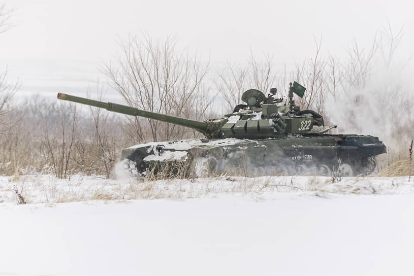 Основной боевой танк Т-72Б3. На фото — отработка действий экипажа на одном из полигонов в Черноземье, 2017 год