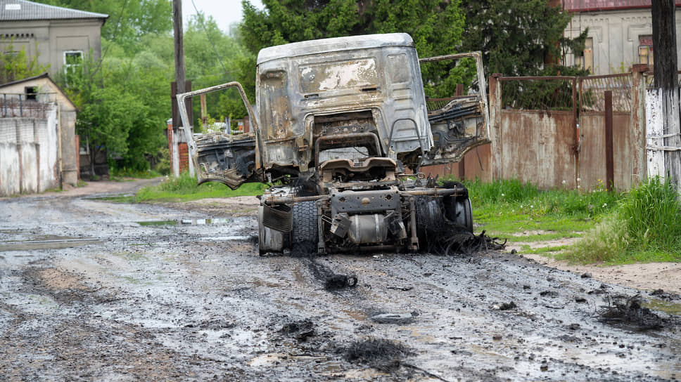 Грузовик возле спиртзавода «Курскпродукт» в Теткино, попавший под обстрел 19 мая
