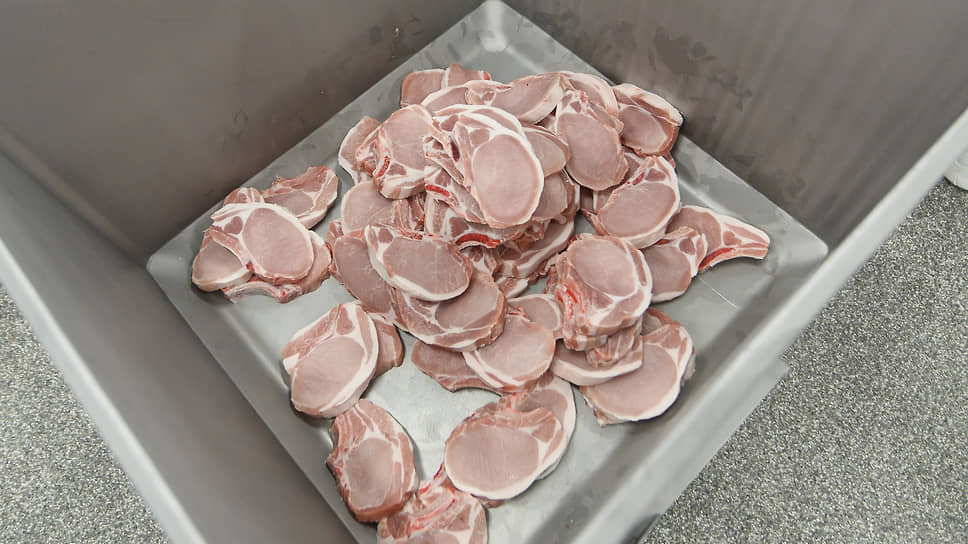 Готовая продукция завода «Агроэко» будет включать свиные полутуши, мясо в индустриальной и потребительской упаковке, а всего – до 300 наименований