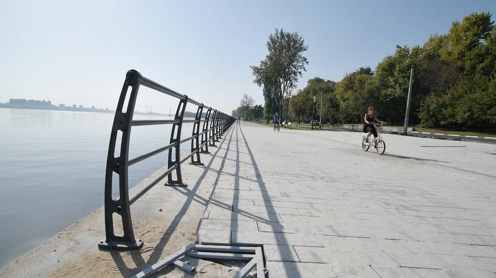 Завершение реконструкции первой очереди Петровской набережной несколько раз переносилось. Актуальный срок — ноябрь 2023-го.