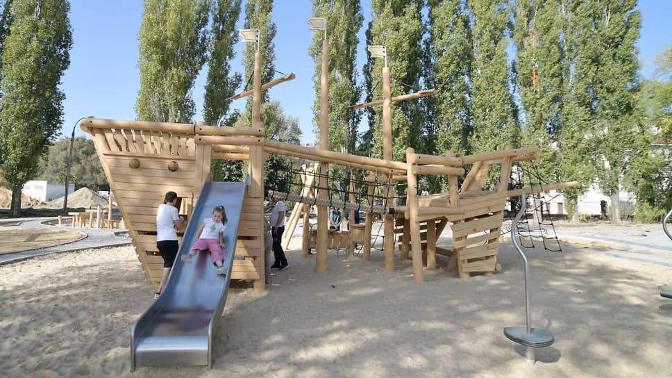 Среди объектов, открытых для посетителей,— и новая детская площадка.