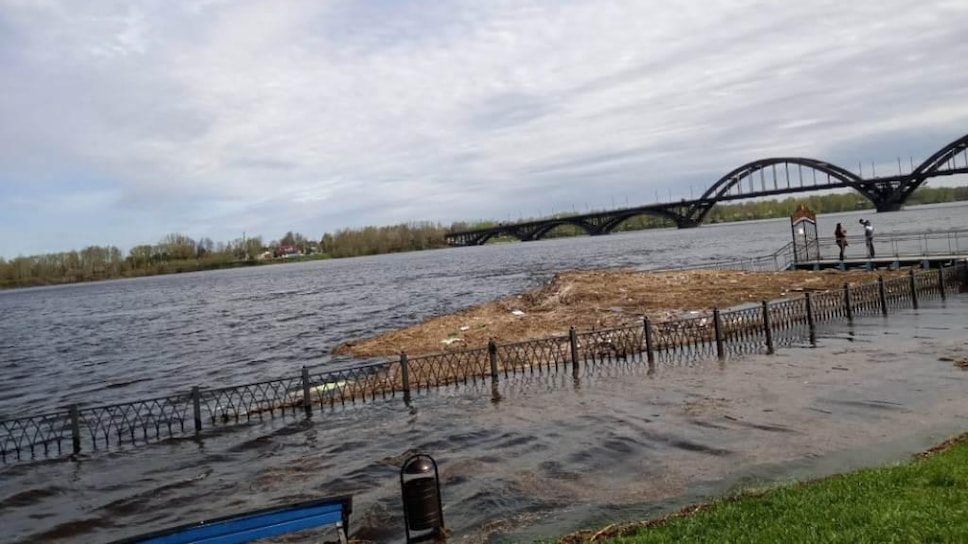 Уровень волги в ярославле сегодня. Рыбинск Ярославль водохранилище. Рыбинское водохранилище Рыбинск. Набережная Рыбинск водохранилище. Рыбинское водохранилище набережная.