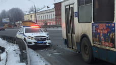 В Ярославле столкнулись автомобиль ДПС и троллейбус с пассажирами