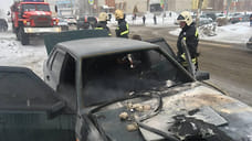 В Ярославле сгорел автомобиль возле ТЦ «Победа»