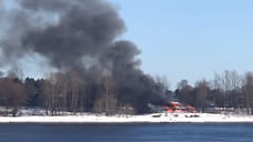 В Рыбинске горит здание бывшей водно-спасательной станции
