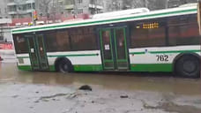 В Ярославле проспект Машиностроителей стоял в пробке из-за провалившегося автобуса