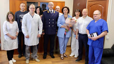 Глава ярославского Следкома наградил врачей медалями за борьбу с COVID-19